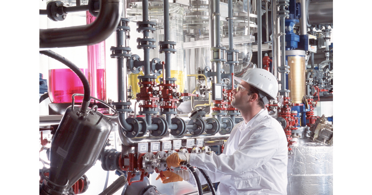 ランクセス，電池用化学品事業に参入，リチウムイオン電池用電解質を製造