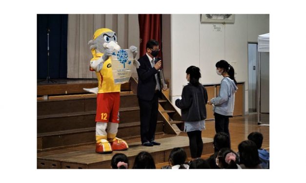 ダウ・ケミカル日本，回収した廃プラスチックを利用して作られたごみ袋を寄贈