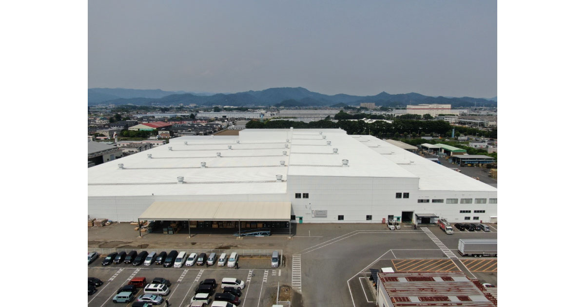 UDトラックス　遮熱版 UDトラックス、群馬部品センターで倉庫屋根・外壁へ遮熱塗装