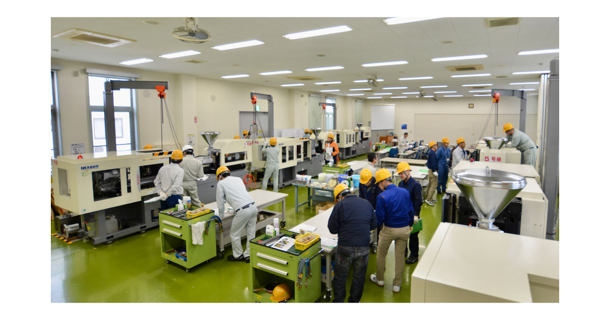 23_5_31_4 日精樹脂工業,「日精スクール」の対面での研修を再開