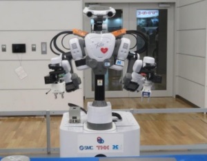 3社連携によるロボット「Fillie」のデモ機-3社合同メカトロニクスショー